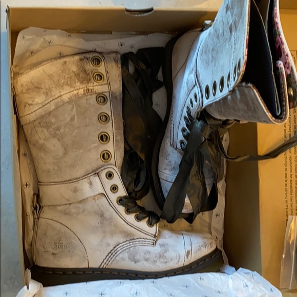 Dr. (Doc) Martens Triumph 1914 W - Size US 8/EU 39 - Picture 4 of 6